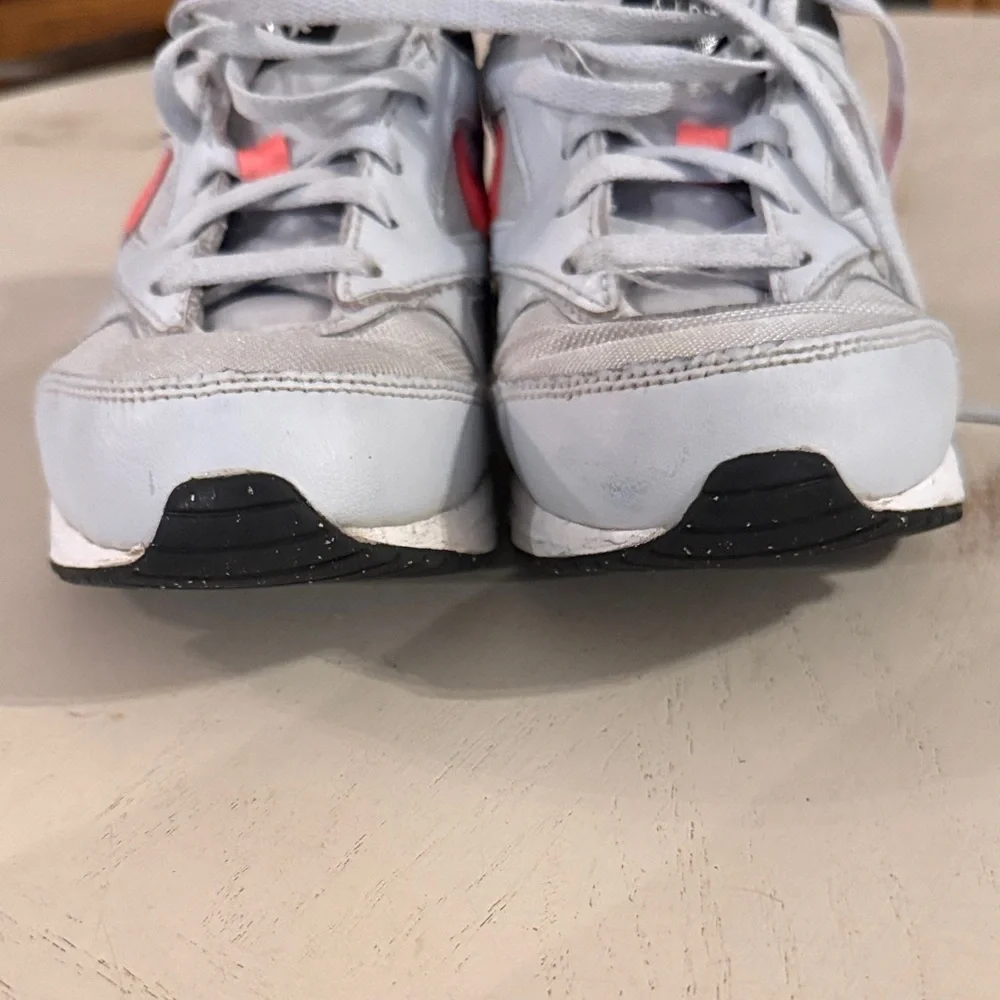 Kids Nike Air Max IVO Sneakers - White and Pink 3Y